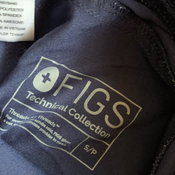Figs scrub set in navy blue - Casma top and Kade bottoms - Picture 3 of 5